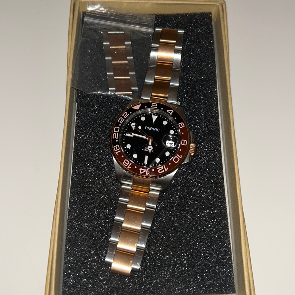 40mm Classy Parnis Watch. Black, Silver, and Rose Gold. Comes with extra links.